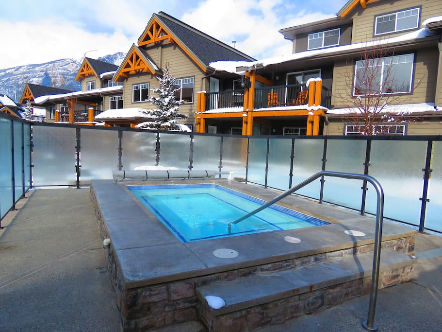 10 person hot tub