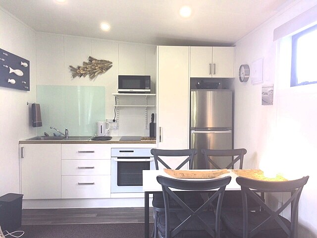 Seachange Cottage Absolute waterfront McLeod Bay Guesthouses for