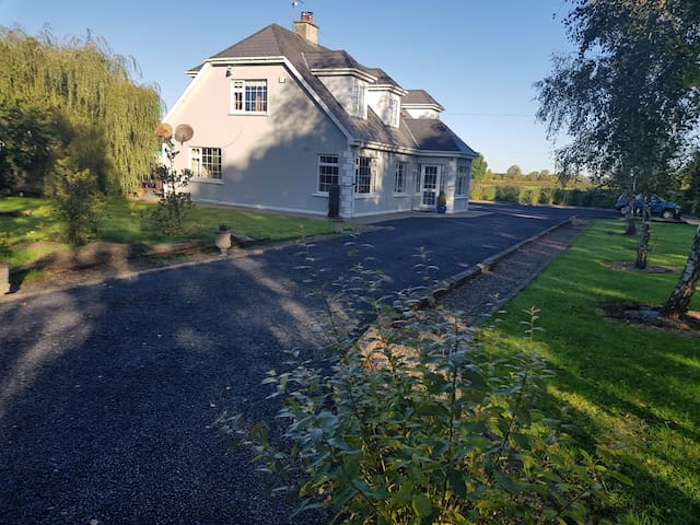 Mitchelstown (13) Designing & Creating Advanced Web Sites (7540-355), Designing & Creating Databases (7266-024), Designing Media & Entertainment Law (DCU-MPM-MEL), Media & Sport (6MZ008), Media Analysis (5N1298), Media Finder - FET Course Hub