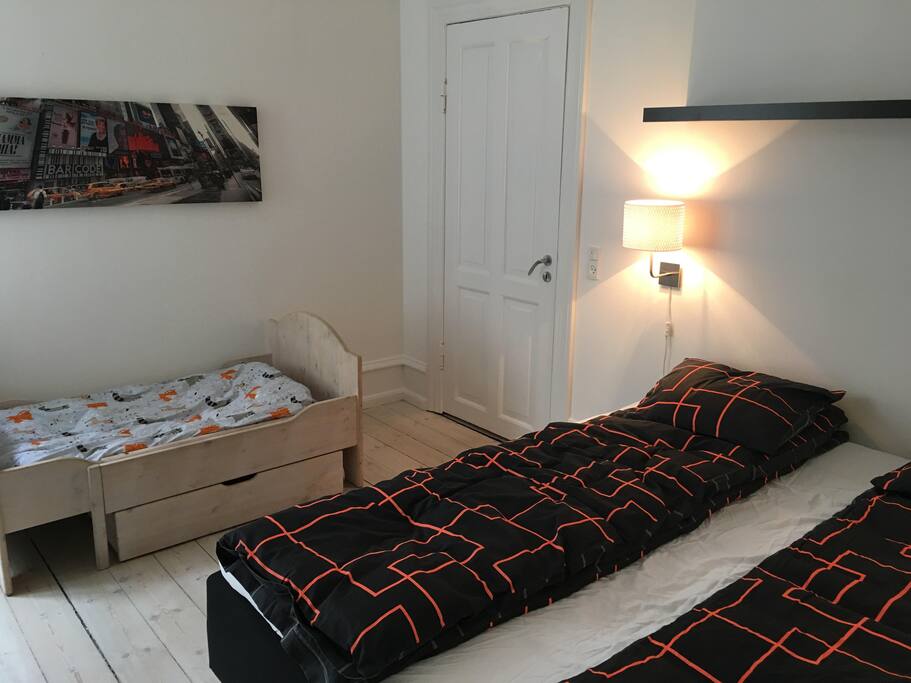 Room 1, with bed for the kid.