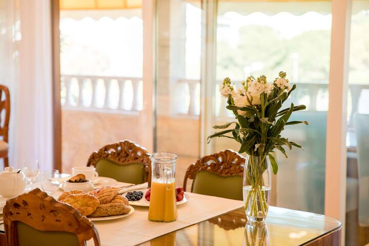 Apartments in Villa 100 m to the beach Fenals. gallery image 4