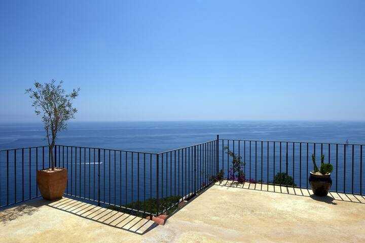 stunning villa on the costa brava, gallery image 4