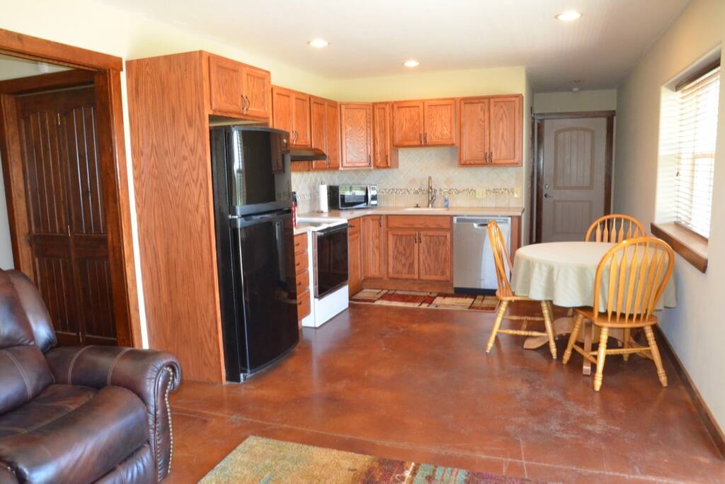 Kitchen/Dining area