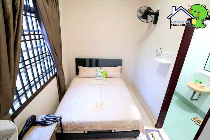 Dormitorio #

5
1 cama tamaño queen en la planta baja 
