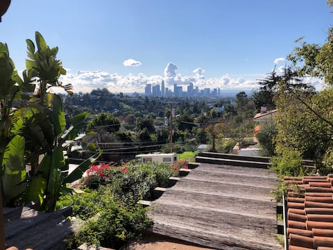 Popular Airbnb listing: Spanish Oasis w/ Spectacular DTLA Views in Echo Park