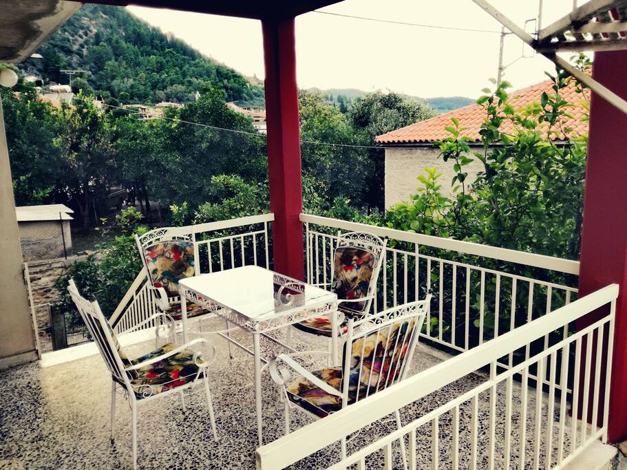 Μπαλκόνι με θέα το κάστρο