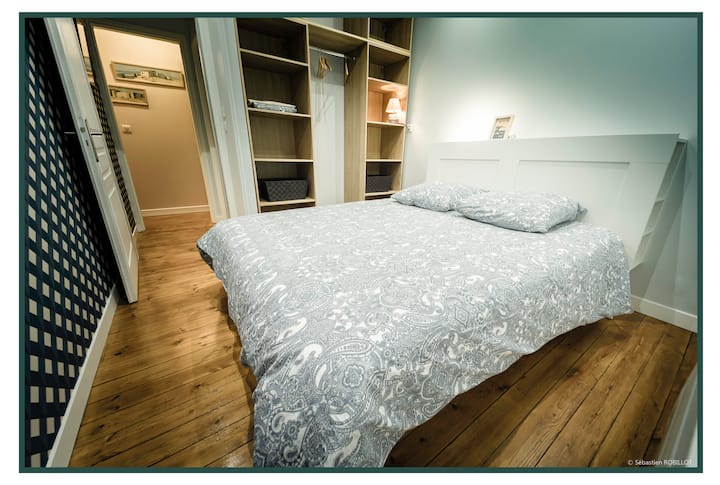 Le Tréport room. Storage and perfect decor for a quiet and relaxing stay! 