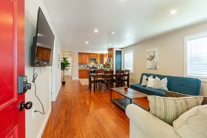 @ Marbella Lane-Spacious 5BR Ideal for Biz & Famil gallery image 2