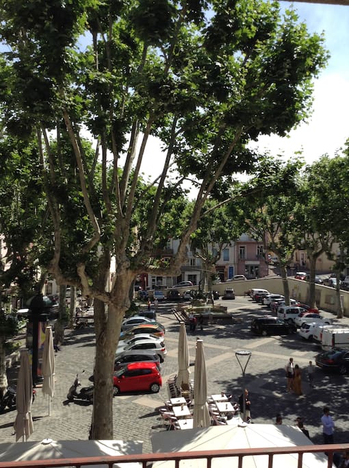 Great view on the"Place de La Mairie" (Spring/Summer)