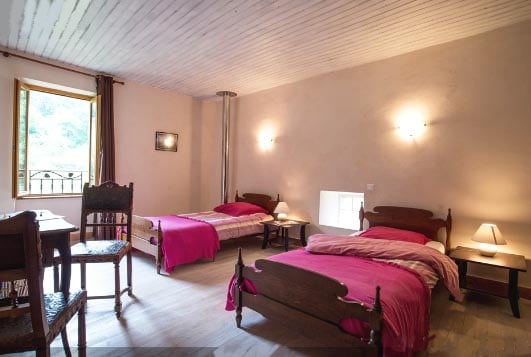 غرفة النوم 2. سريران فرديان
الطابق 2