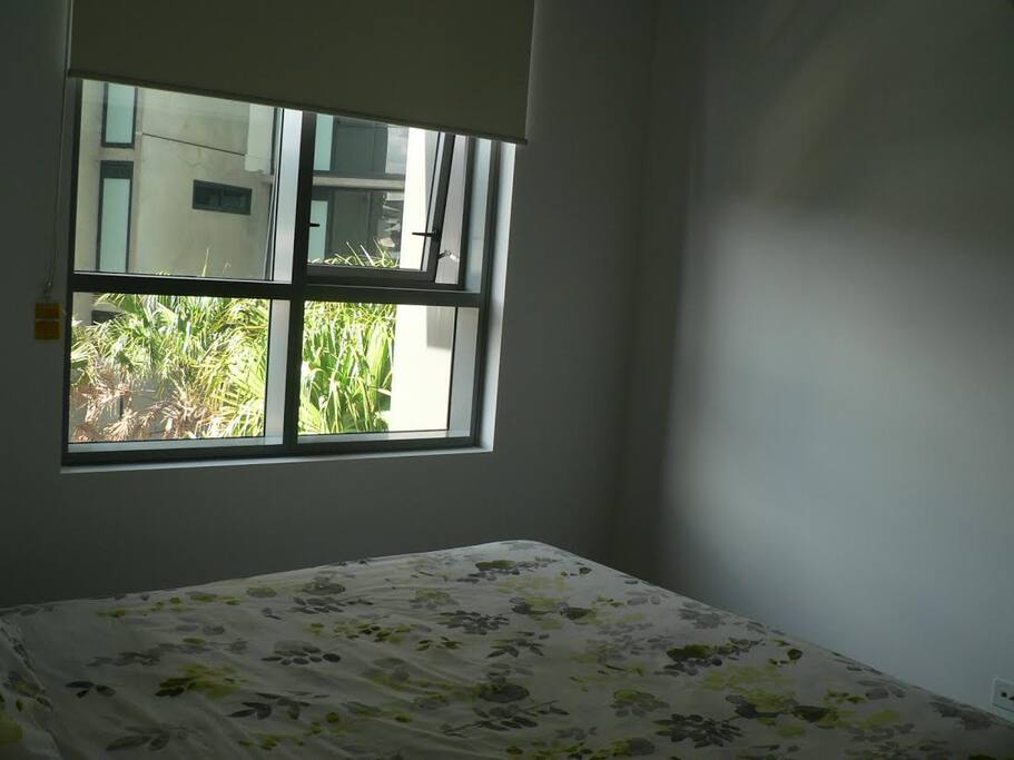 Super comfortable queen bed with pillowtop mattress