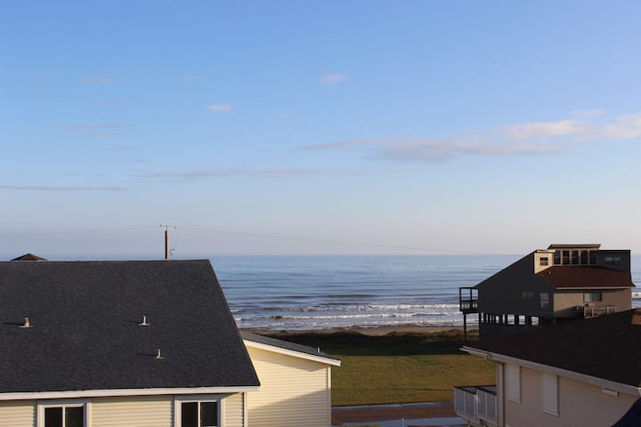 Steps To Beach Sleeps 8 Ocean Views - Galveston Island State Park, Galveston