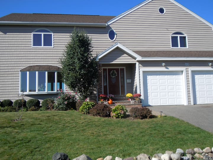4br Waterfront By Beach W/ Downtown & Nature Views - Revere, MA