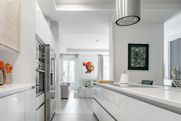 Radiant Apartment in the Heart of Madrid gallery image 3
