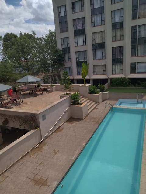 Cozy 1 bedroom unit with a pool.