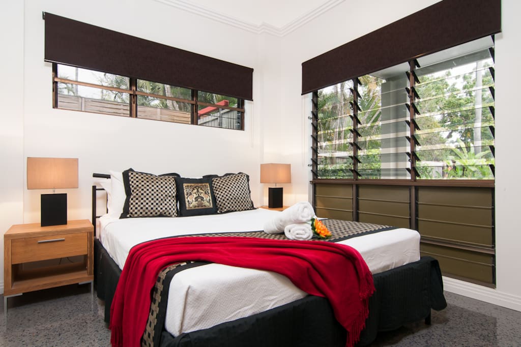 Bedroom One, Aircon, Queen, en-suite, ceiling fan, wardrobe