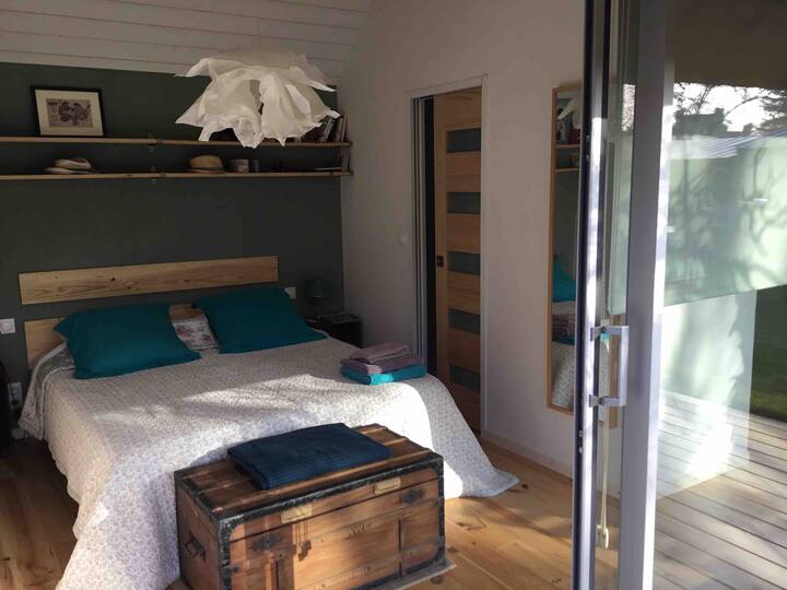 卧室，冬天为粉红色。