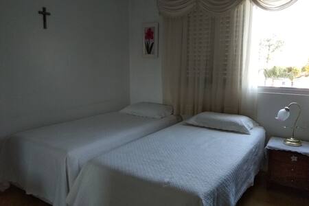 Quarto bem localizado!!! Sinta-se em casa!!