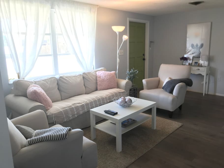 Living room with cable tv and smart tv capabilities