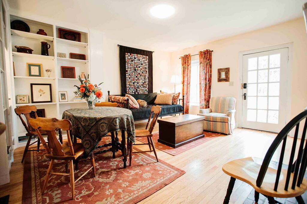 cozy, comfortable, light living/dining