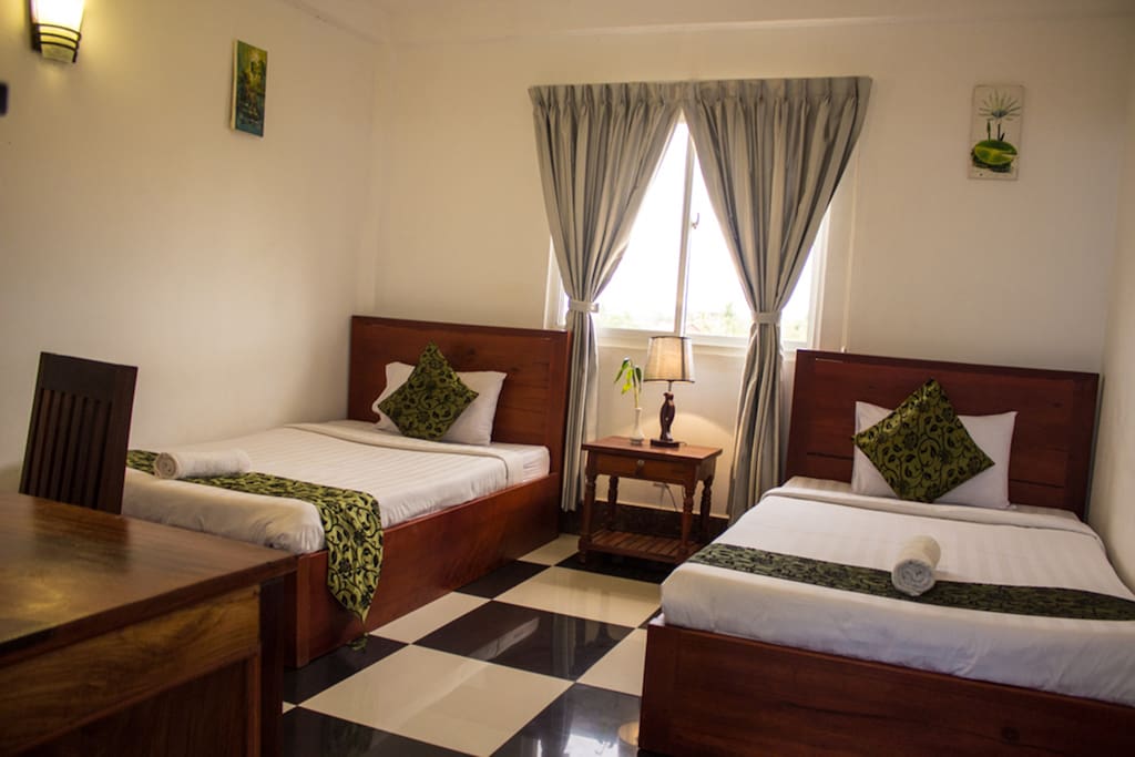 The twin bedroom has 2 twin size beds