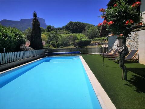 5-person gîte, in the heart of nature with mountain view