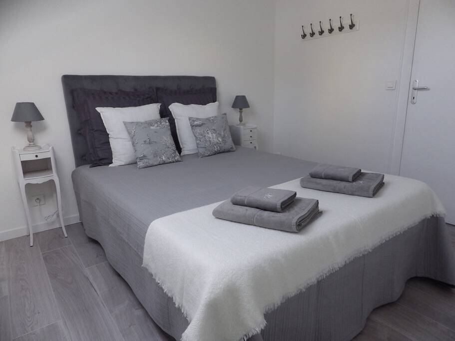 Chambre avec lit 140x200cm