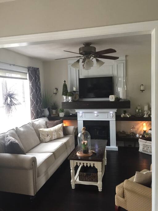 Great little relaxing area to watch some tv, or chat with people making a meal in the kitchen.