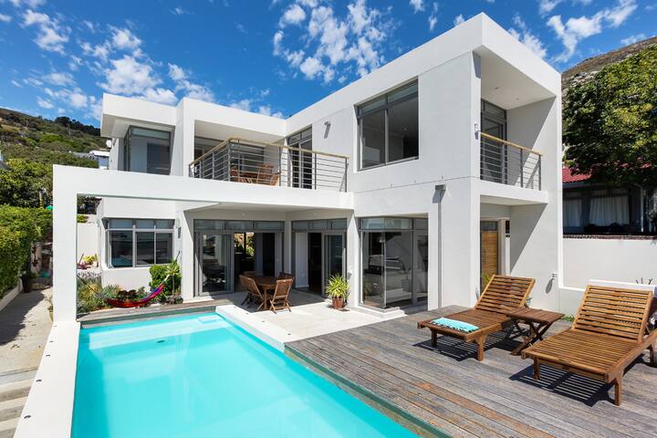 Llandudno Townhouse with sea and mountain views gallery image 3