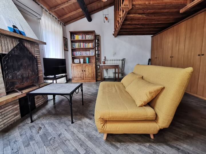 Living room: Smart TV with Netflix