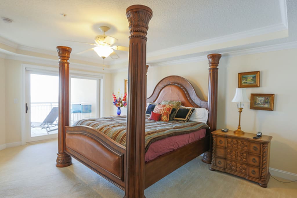 masterbedroom w 4 poster bed overlooking ocean and large balcony