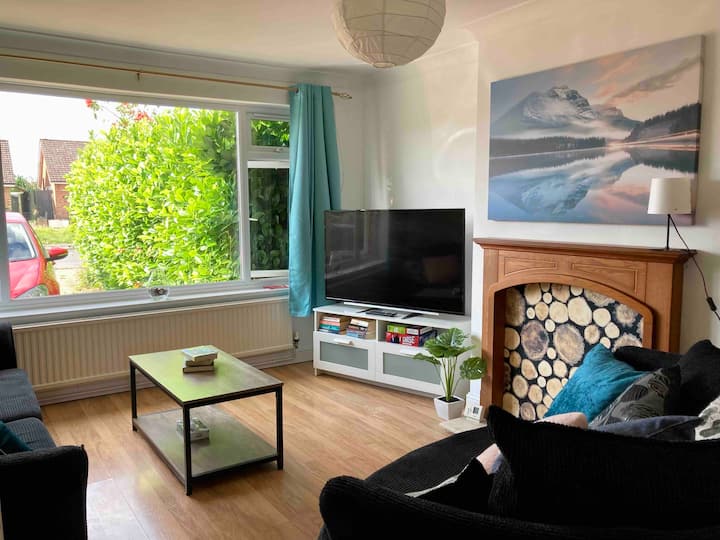 Spacious 4 Bed House With Parking And Access - Wallingford