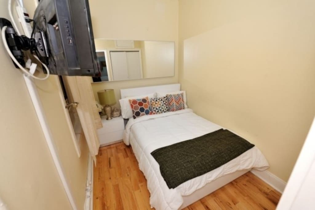 Flat screen TV and High Speed WIFI throughout the apartment