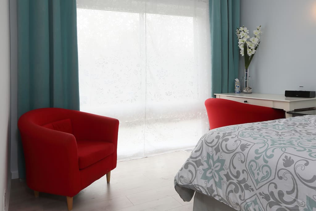 Main Master Bedroom with 1 King or 2 Twin Beds