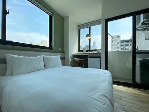 “It's always possible to see the sky!You can walk to Zhonghua Road Night Market/Nearby Good Parking/Nearby Yizhong Shopping District!* Heating and cooling *