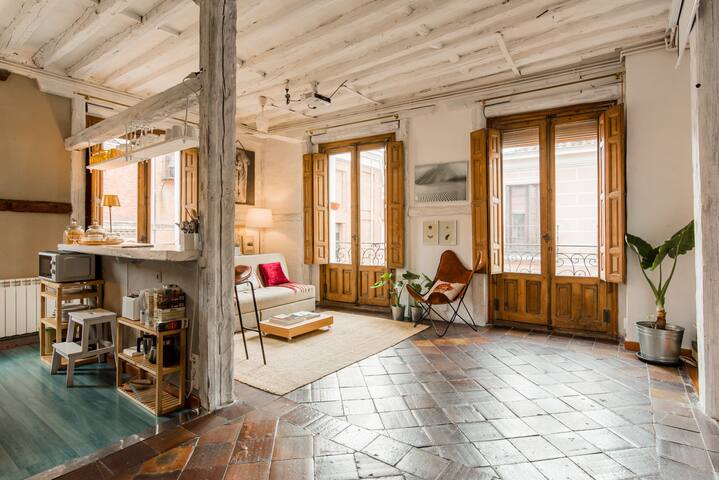 In The Very Heart of the City + Video Projector gallery image 3