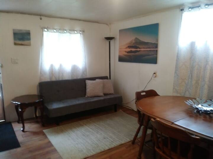 Lovely 2 bedroom cottage near Fenelon Falls. Nature lodges for Rent