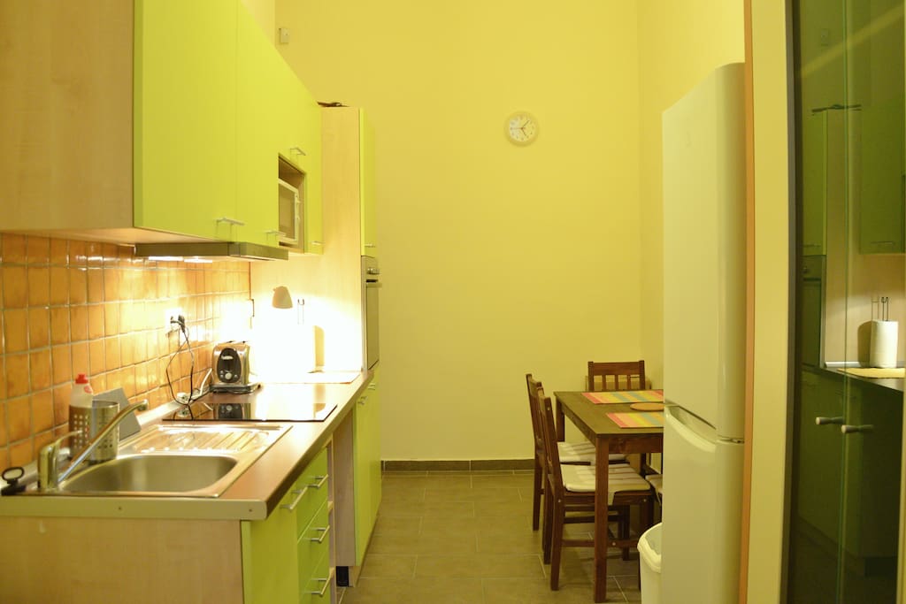 Spacious, fully equipped kitchen