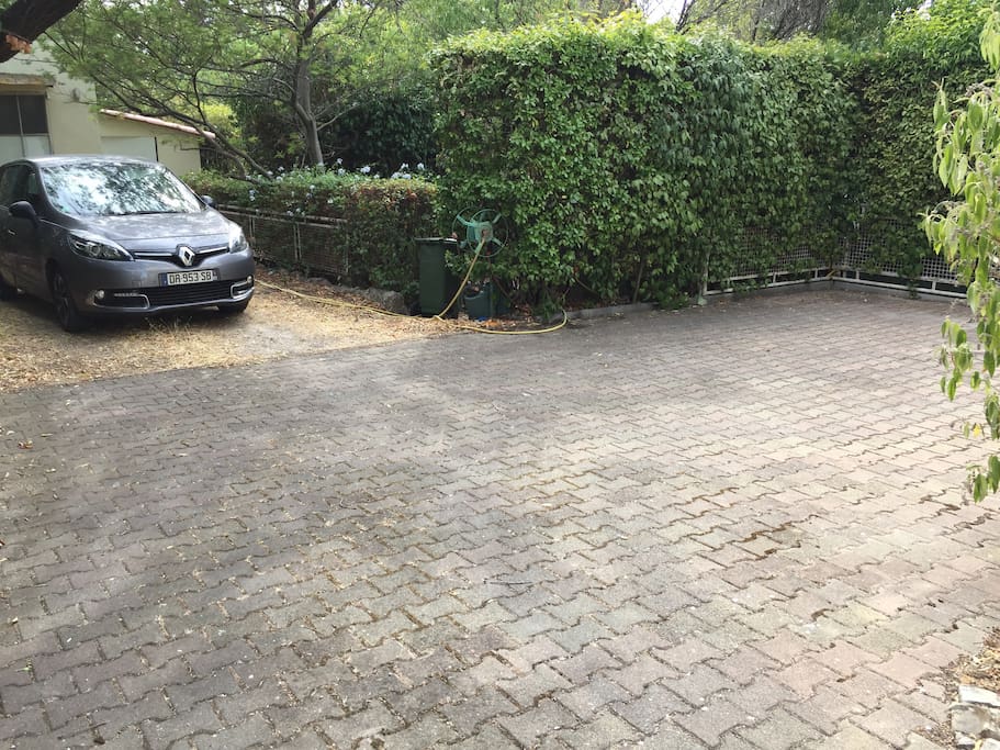 Jardin et parking