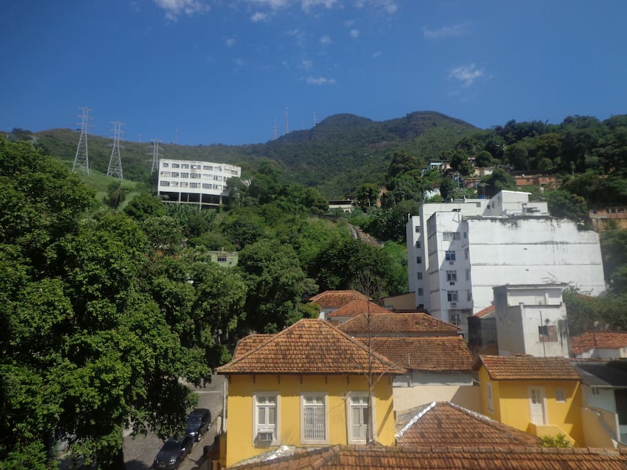 Bela vista da janela do quarto.