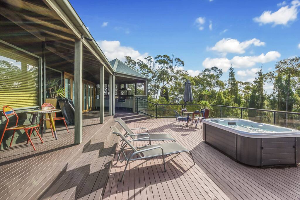 Sundeck with spa