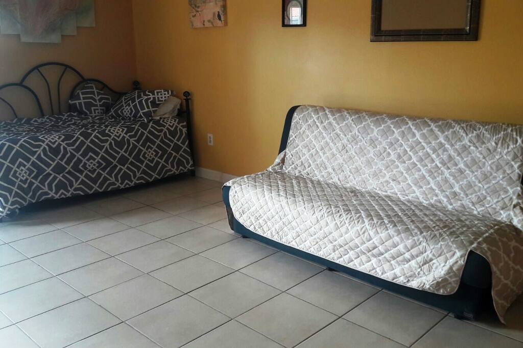 For large families or group of friends this oversize master also provides a super-comfortable Twin Daybed with trundle and a sofa bed perfect for the rest of your party to rest and relax.