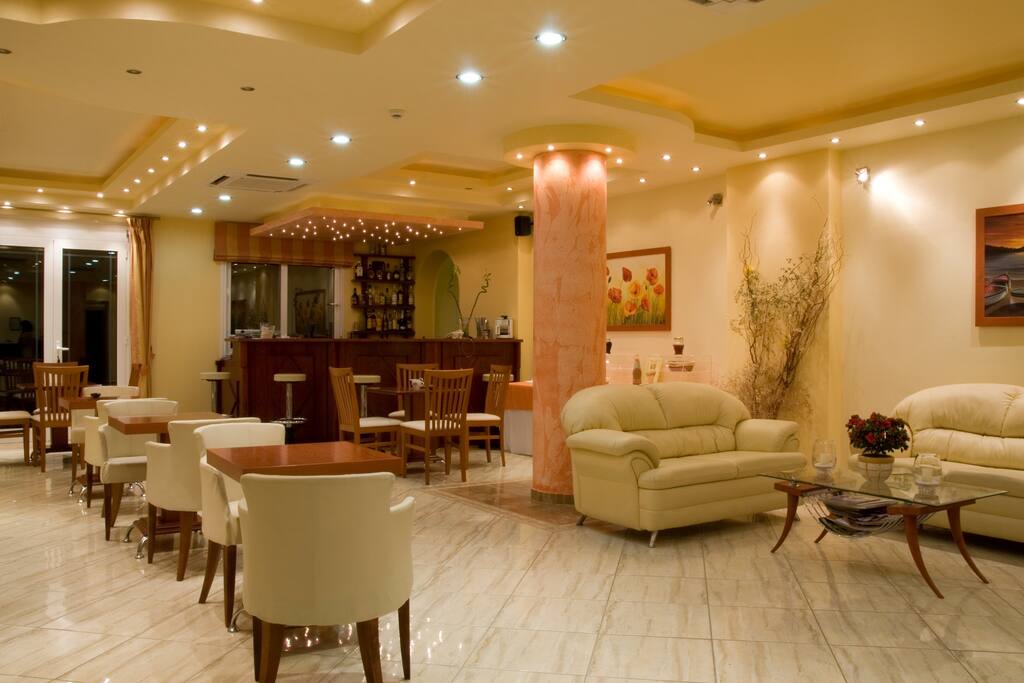 Lobby - Inside Bar