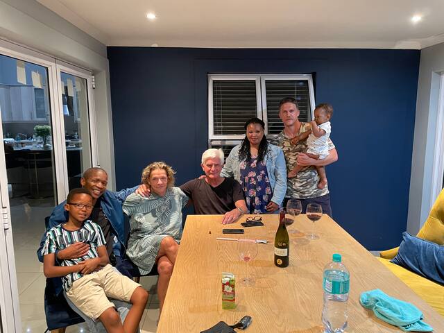 Warm Beautiful 3 bed Home with Solar and a pool. gallery image 2