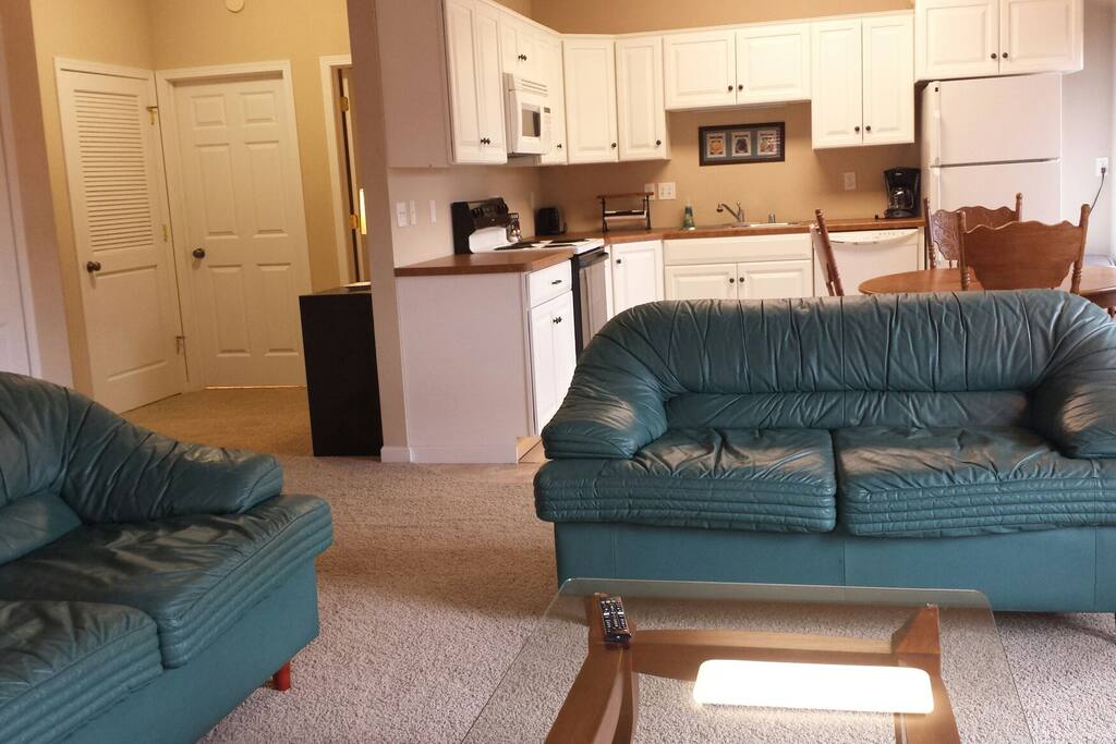 General view back towards the kitchen.