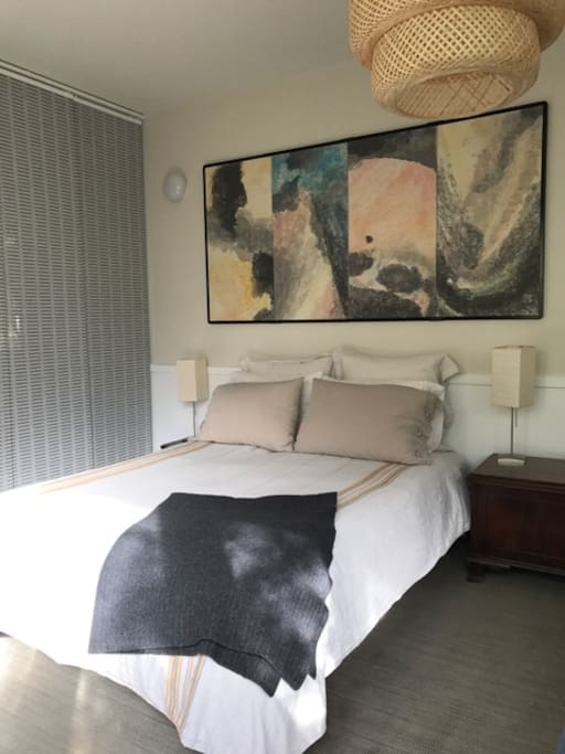 Queen size bed