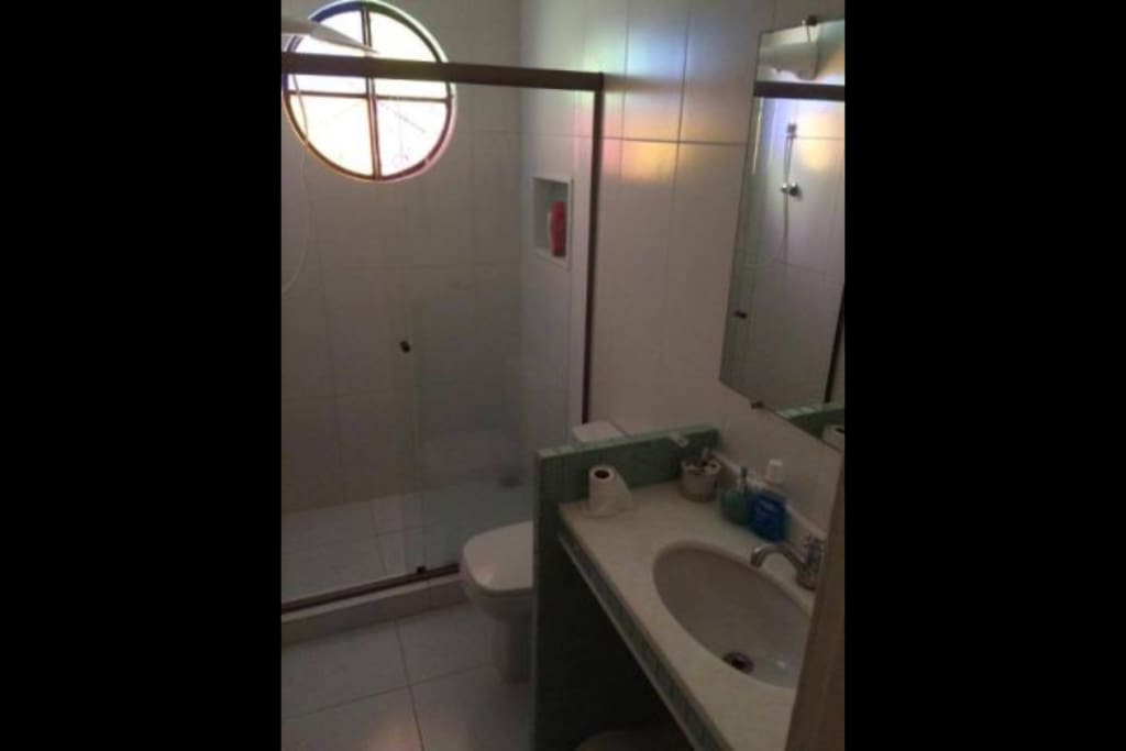 Banheiro do quarto 1.