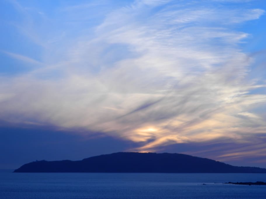 Puesta de sol en Fisterra desde la casa.