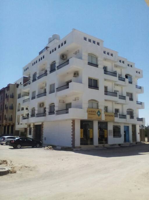 Здание / Building