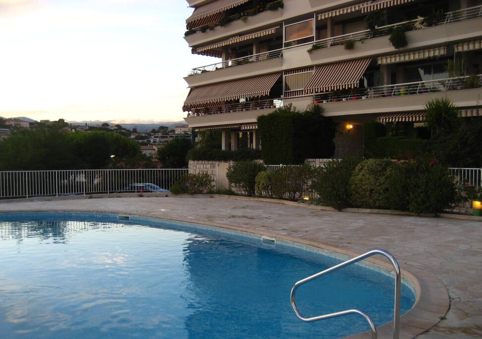 Luxury four floors building in quiet surroundings. Our appartment is at ground floor at the far left on this picture.